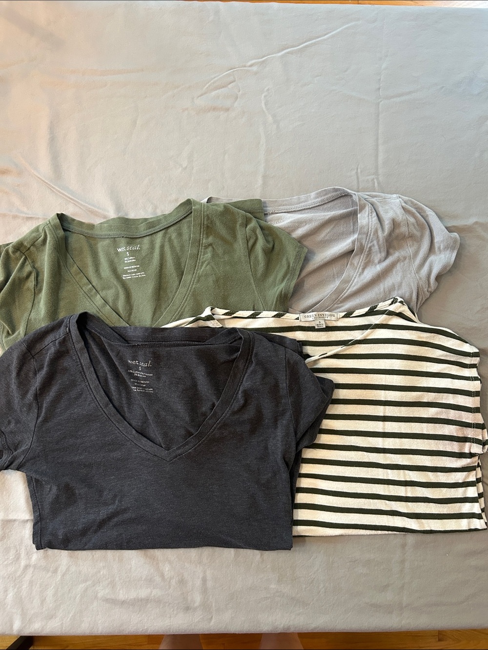 Wet Seal Assorted V-Neck Tees in Black, Olive, Light Gray size small